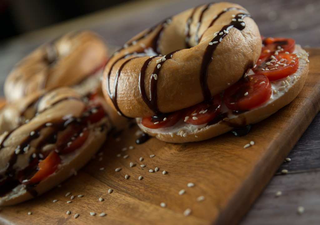 Food photography: Aperture shot of bagels on a chopping board